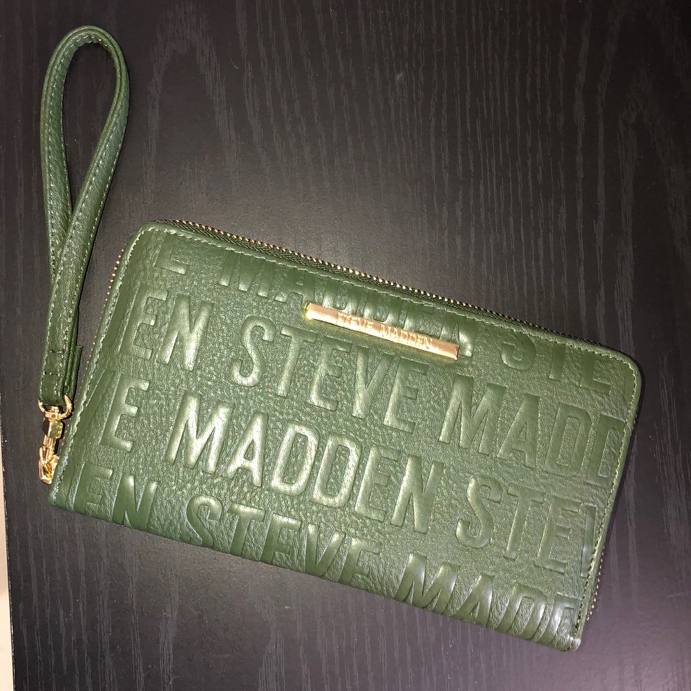 NWOT Steve Madden wristlet wallet
